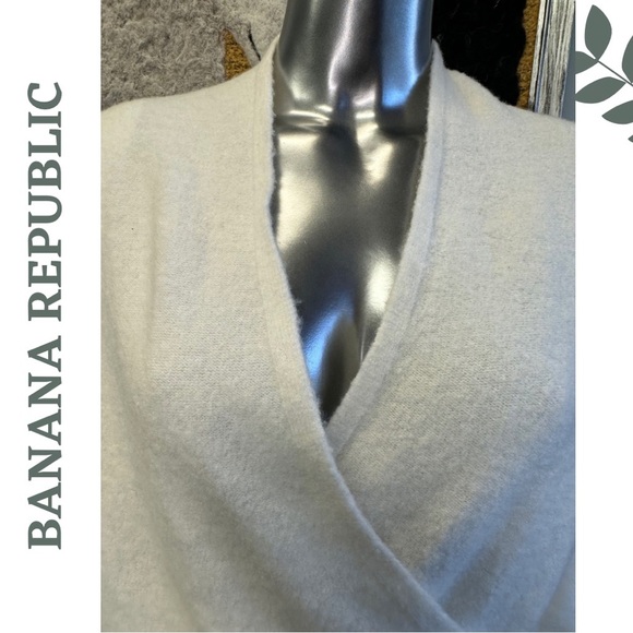 Banana Republic Aire Wrap Front Light Cream Sweater Wool Blend Size Extra Small - Picture 6 of 8